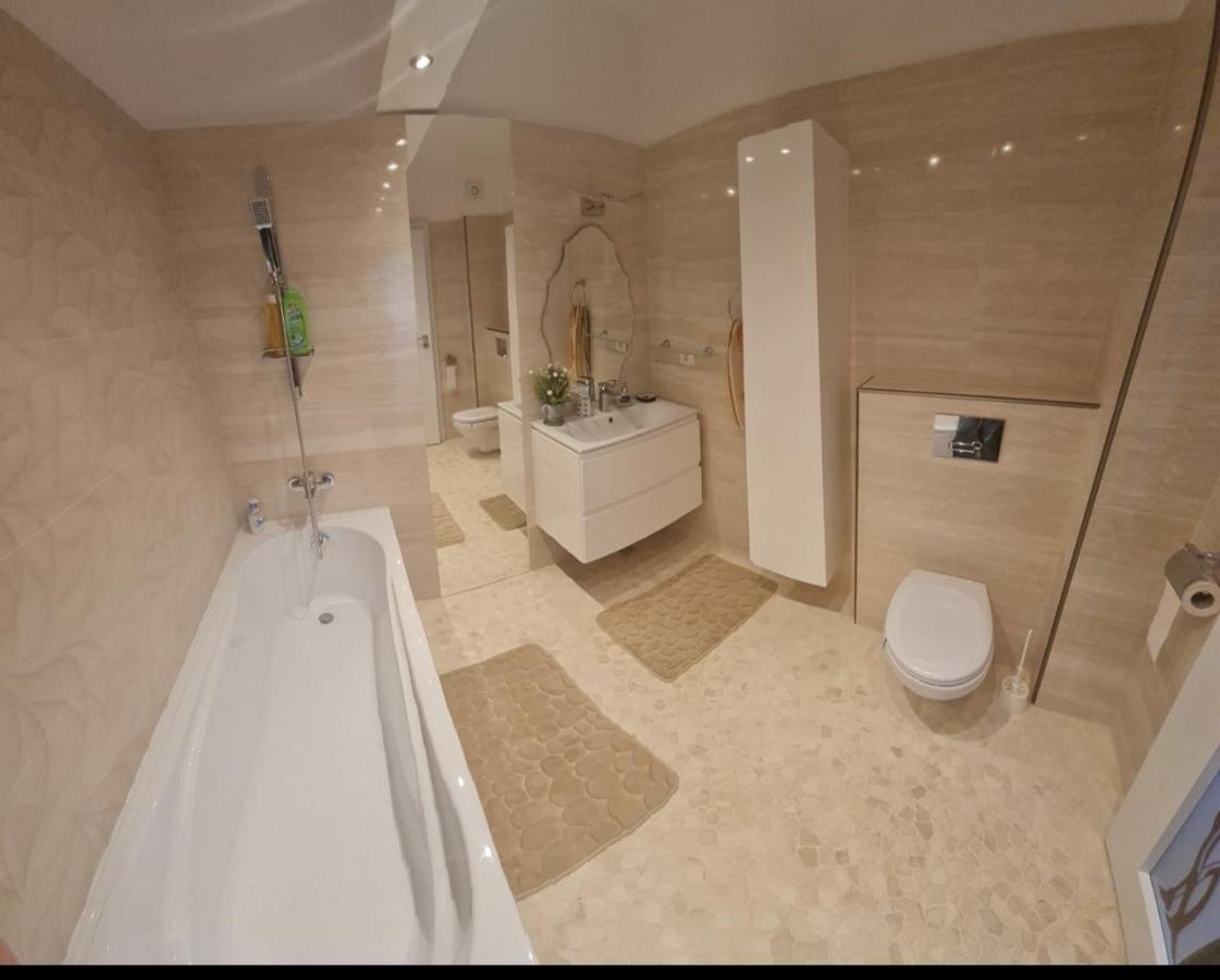 Iosia Apartment 203 Oradea Ngoại thất bức ảnh